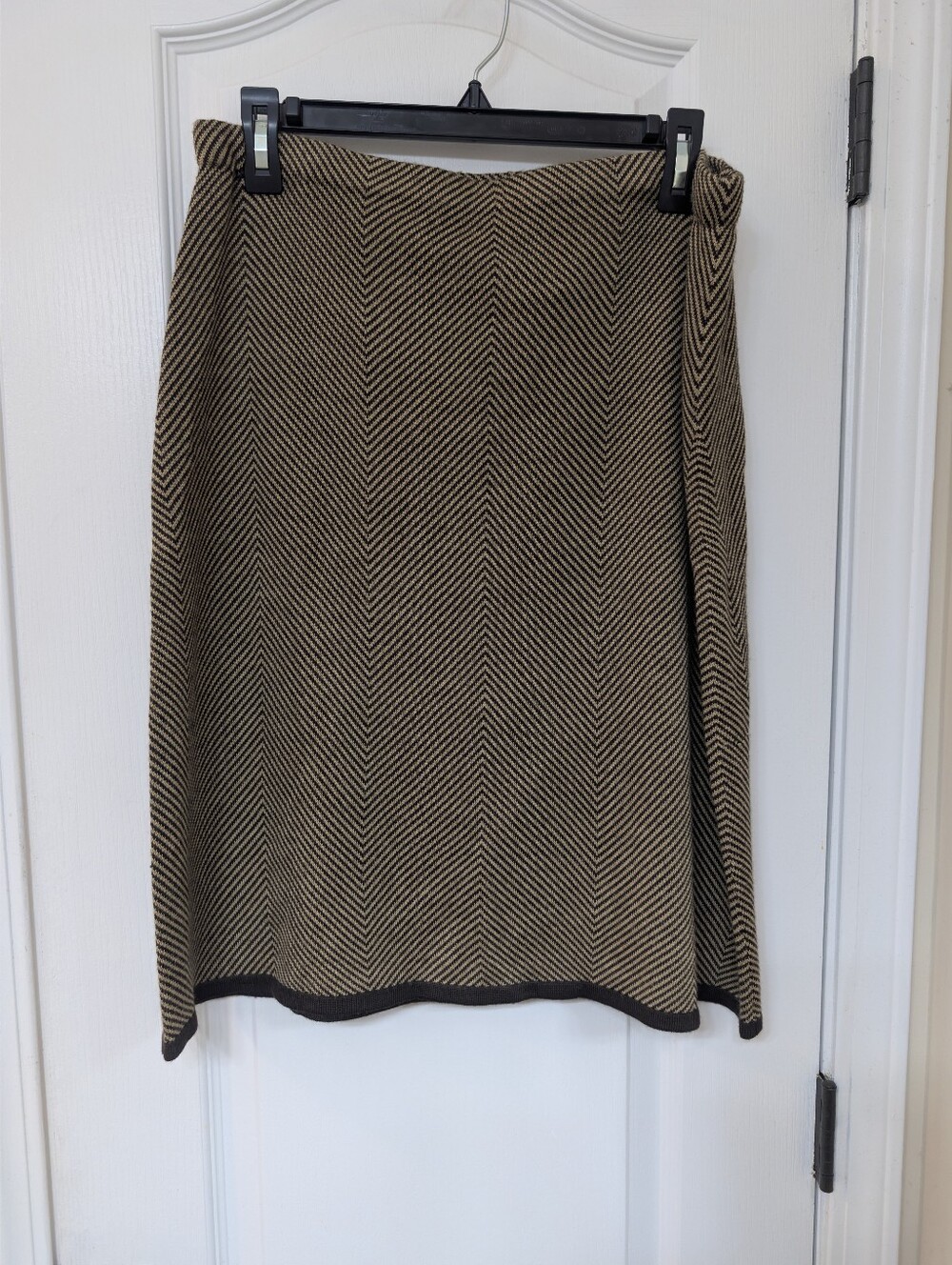 Jones Wear Taupe Herringbone Knit Zip Up Blazer and Matching Skirt - Picture 8 of 10
